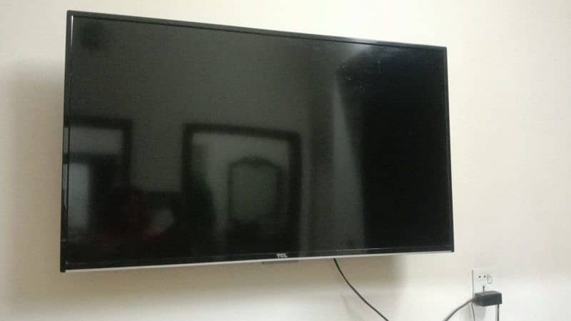 TCL 40 INCHES Smart led 2