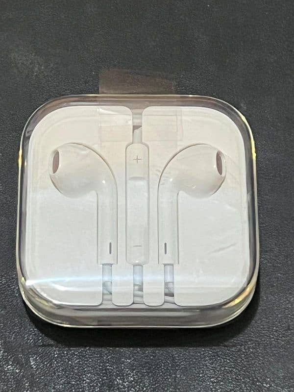 apple earphone 1