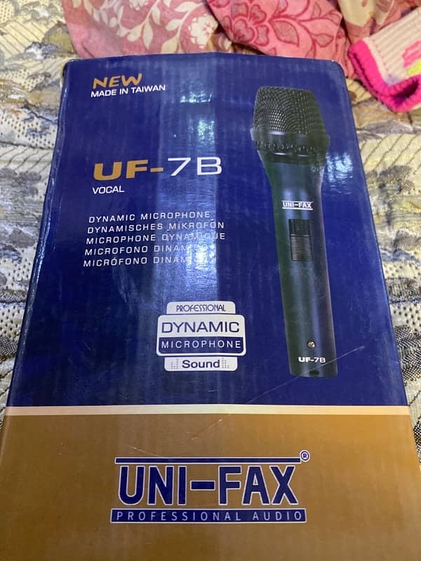 UF-7B microphone 1