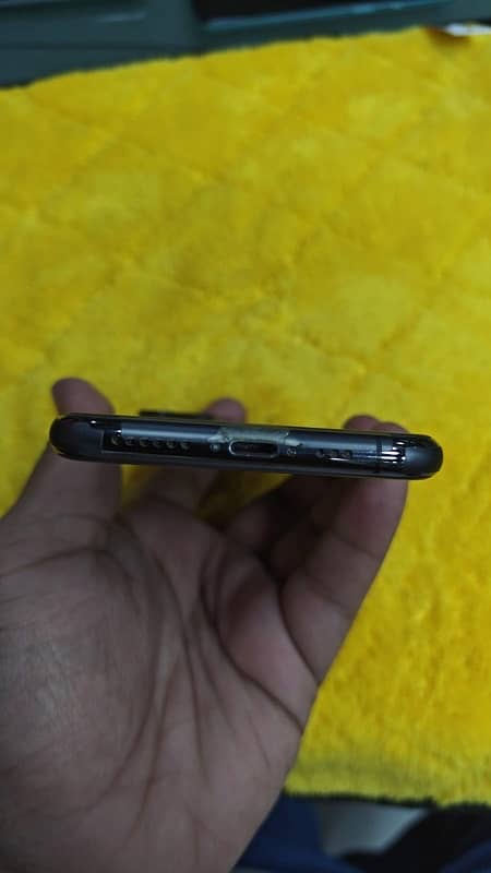 iPhone 11 Pro 64GB Factory Unlock - (Non PTA) 1