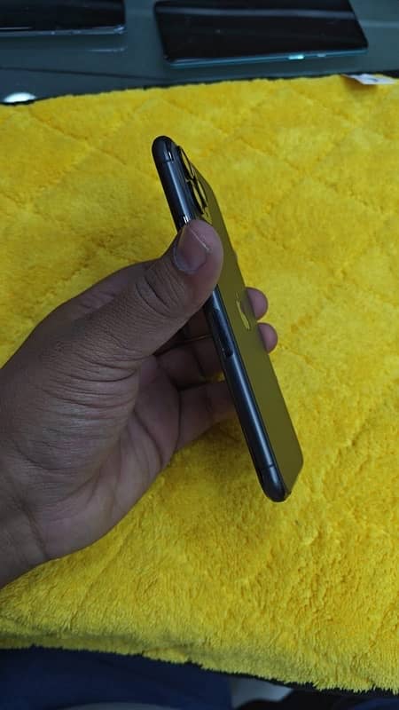 iPhone 11 Pro 64GB Factory Unlock - (Non PTA) 2