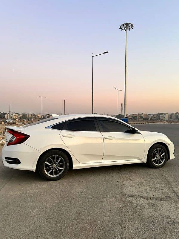 Honda Civic Oriel 2019 Ug 6