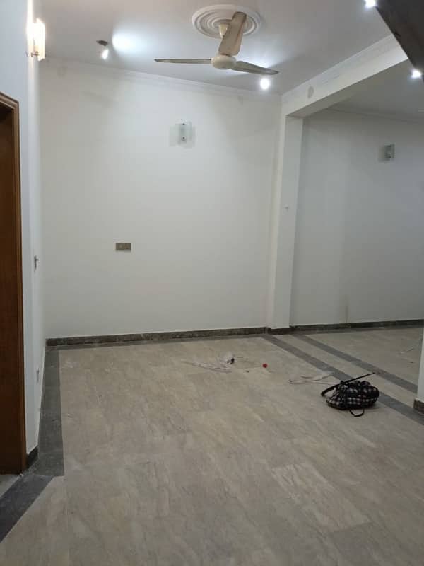 4 MARLA LOWER PORTION FOR RENT IN MILITARY ACCOUNTS MAIN COLLEGE ROAD LHR 0