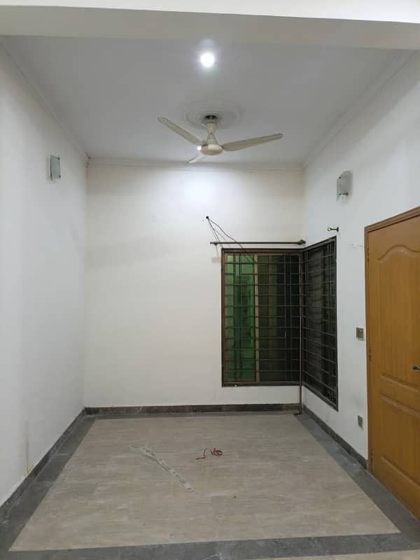 4 MARLA LOWER PORTION FOR RENT IN MILITARY ACCOUNTS MAIN COLLEGE ROAD LHR 2