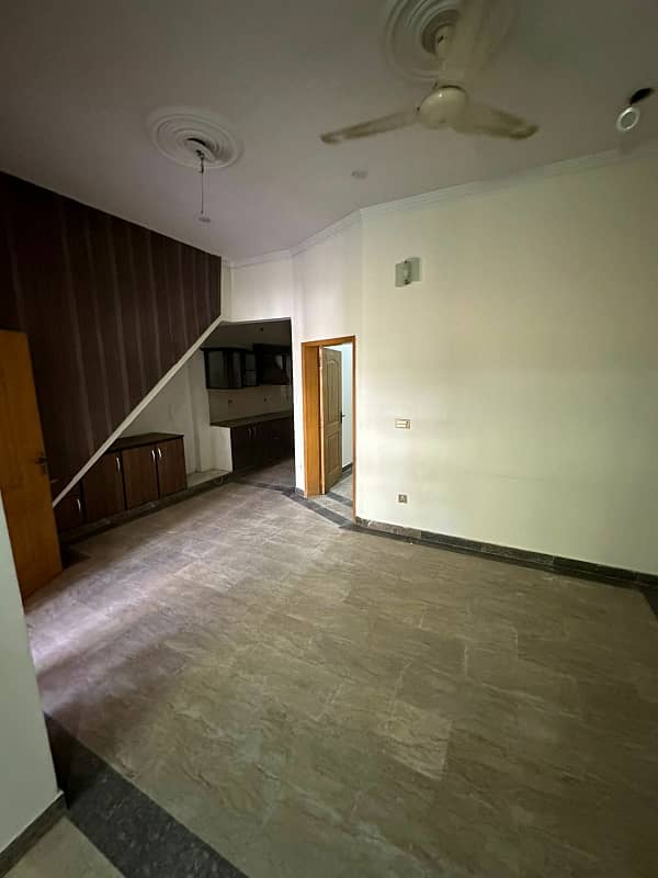 4 MARLA LOWER PORTION FOR RENT IN MILITARY ACCOUNTS MAIN COLLEGE ROAD LHR 4