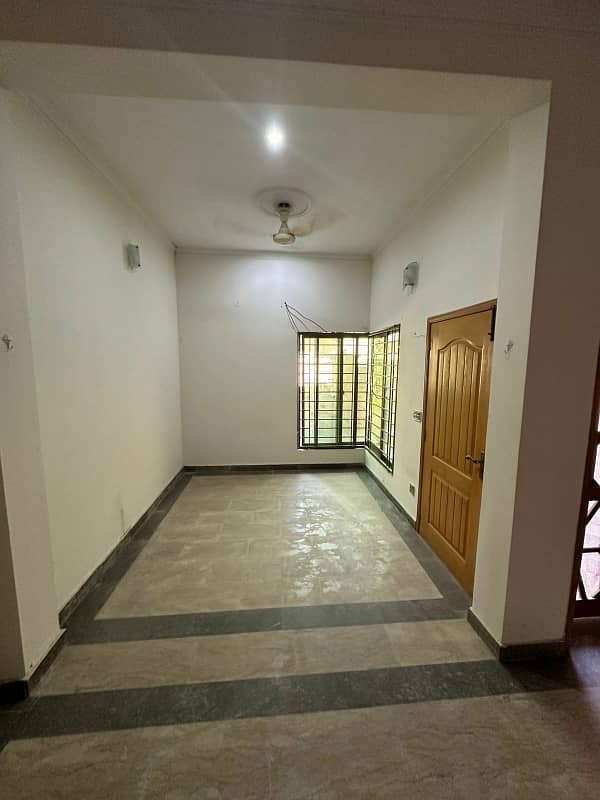 4 MARLA LOWER PORTION FOR RENT IN MILITARY ACCOUNTS MAIN COLLEGE ROAD LHR 5