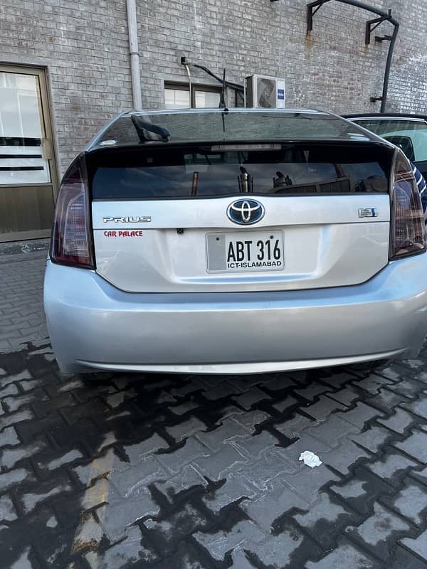 Toyota Prius 2013 4