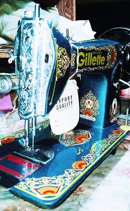 GILLETTE Sewing machine 2