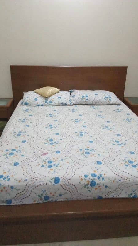 QUEEN SIZE BED AVAILABLE FOR SALE I GOOD CONDITION WITH SPRING MATRAS 0