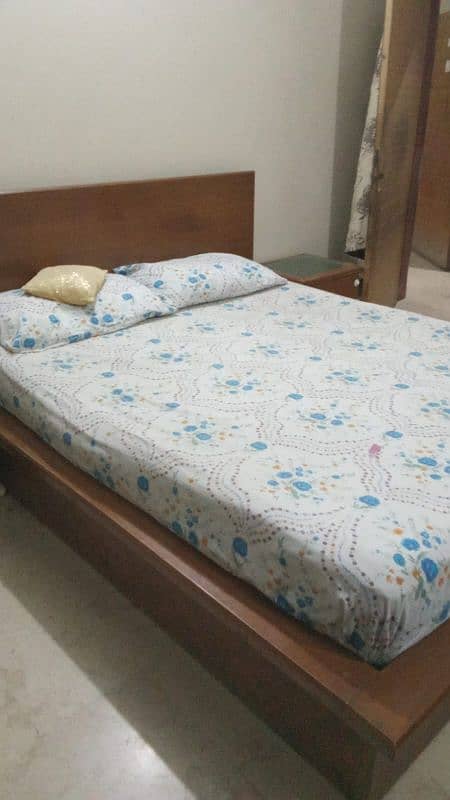 QUEEN SIZE BED AVAILABLE FOR SALE I GOOD CONDITION WITH SPRING MATRAS 1