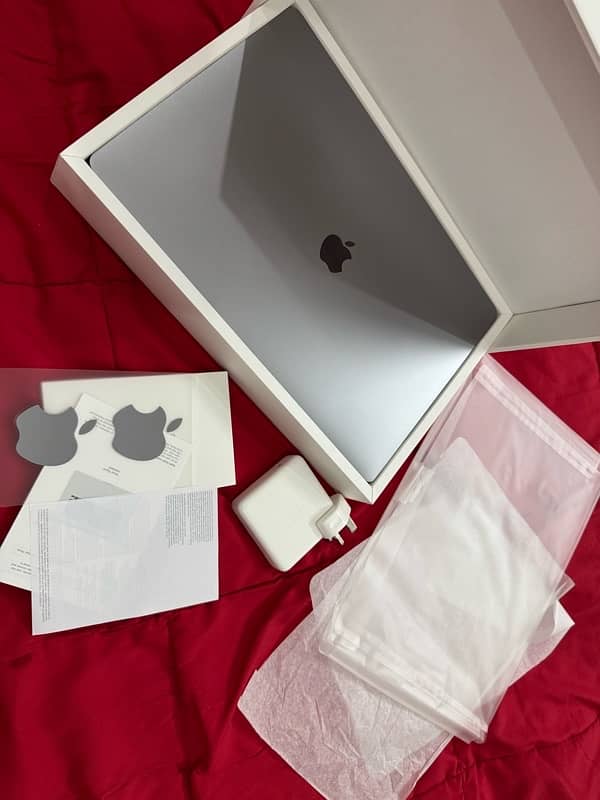 Macbook Pro 16" 2019 i9 16/1TB Complete box 1