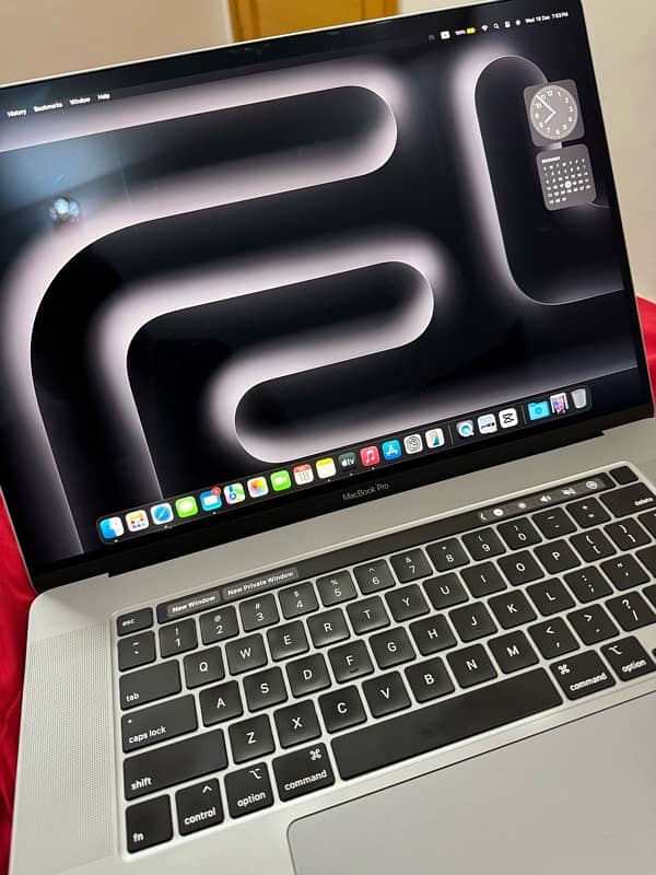 Macbook Pro 16" 2019 i9 16/1TB Complete box 2