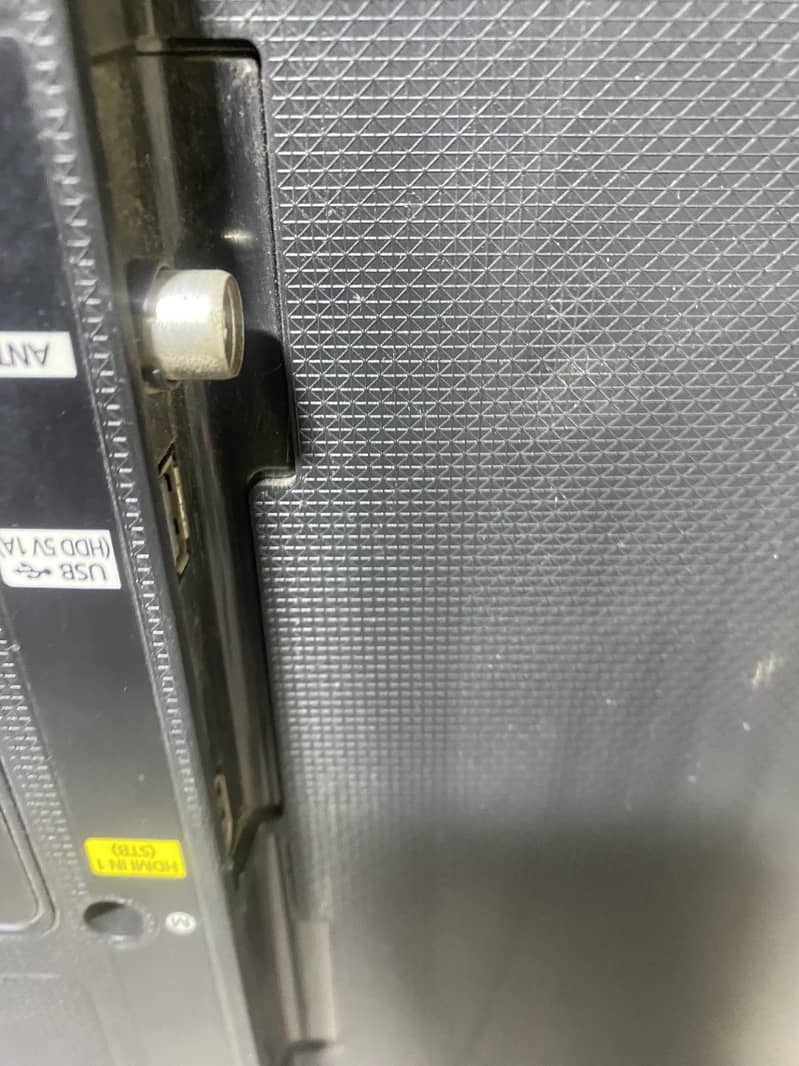 Samsung 40j5000 PANNEL damage 4