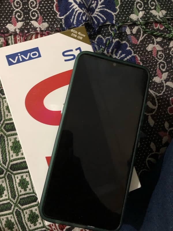 vivo s1 8 256 GB 0