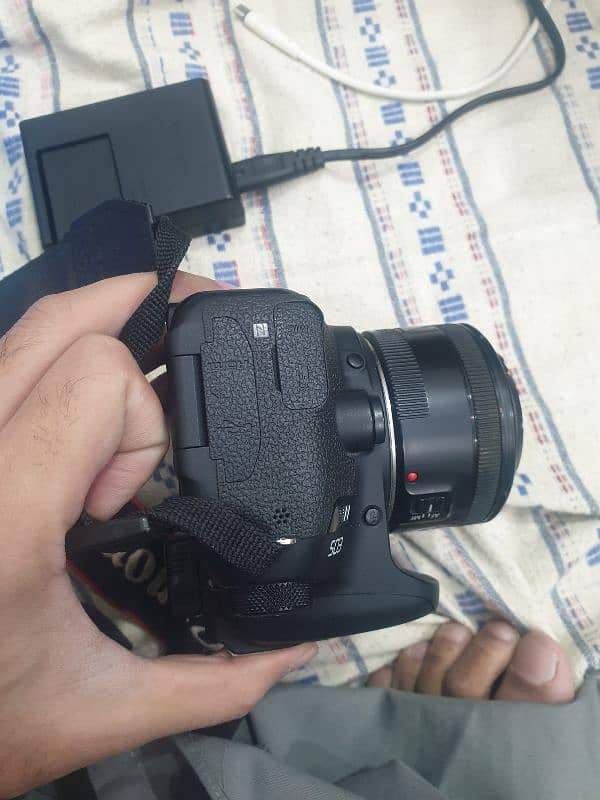 Canon EOS 77D with 2 lenses 3