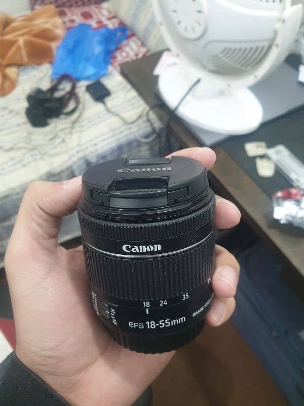 Canon EOS 77D with 2 lenses 6