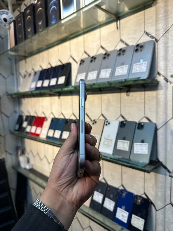 i phone 15 pro max 256gb Jv Natural titanium 3