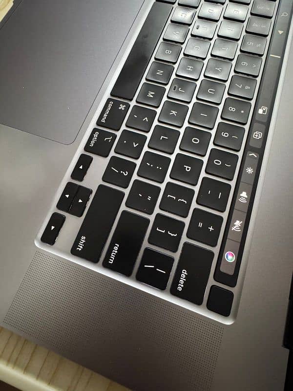 macbook pro 2019 16"core I9 16/1 tb ssd 0