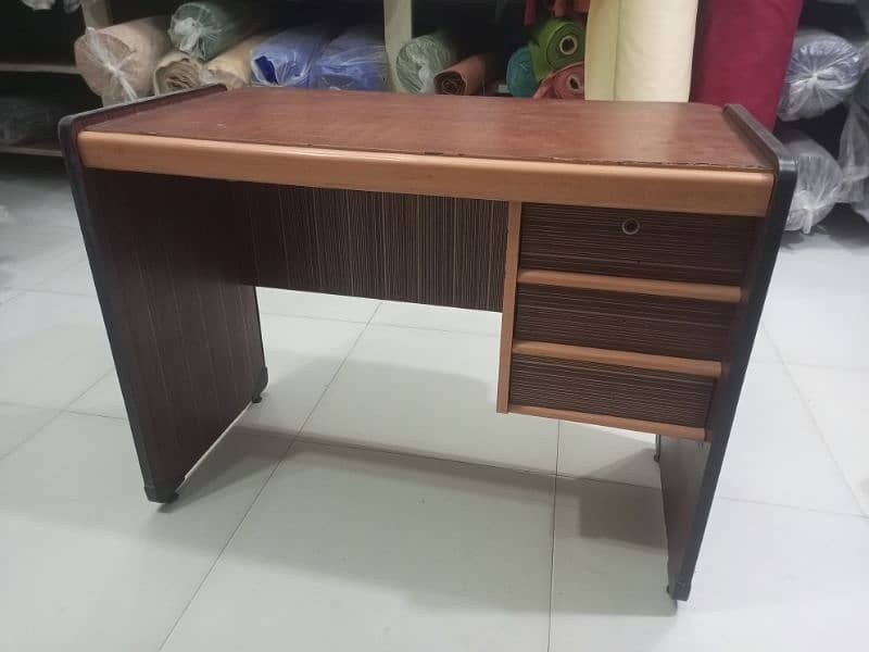 office table good condition original picture attached thanks 1