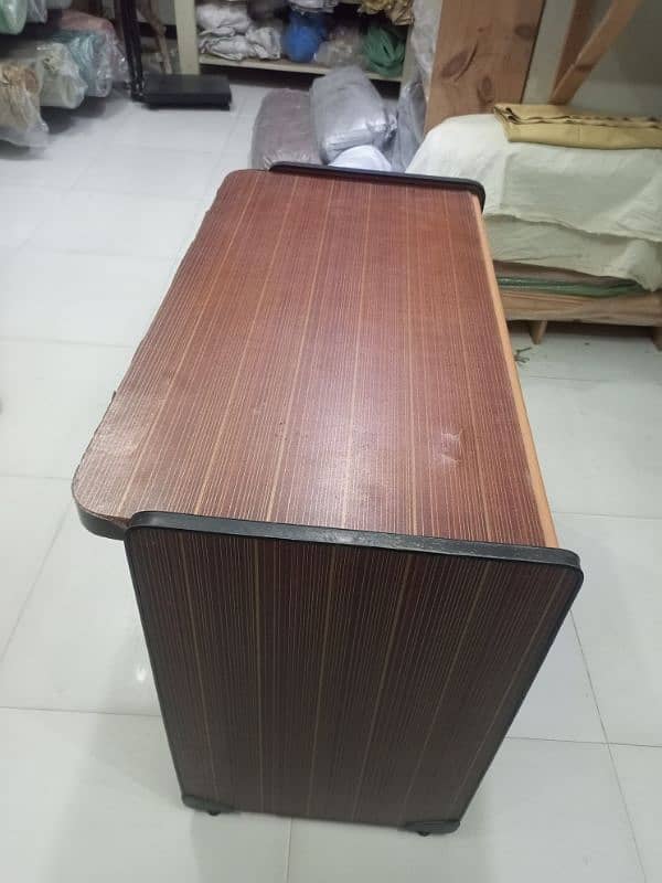 office table good condition original picture attached thanks 3