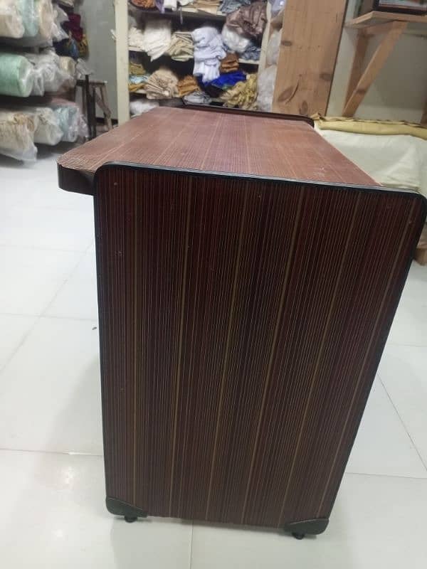 office table good condition original picture attached thanks 4