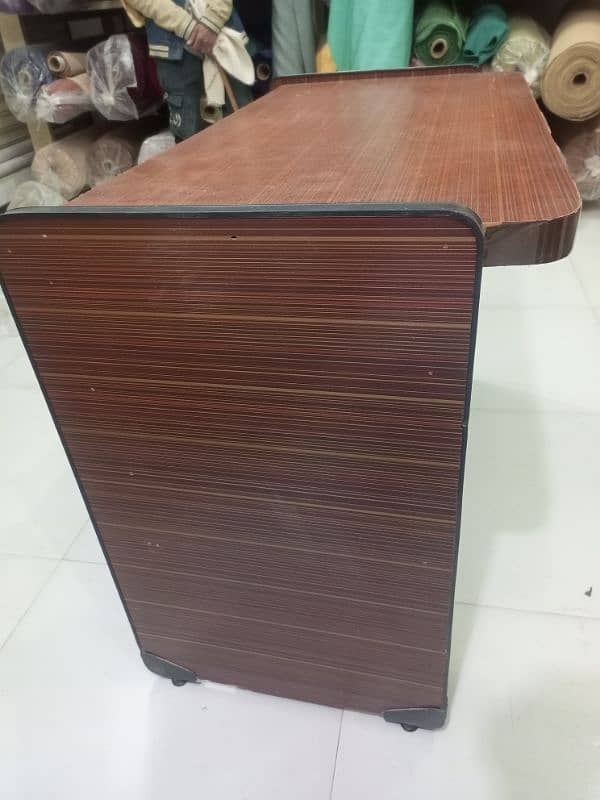 office table good condition original picture attached thanks 7