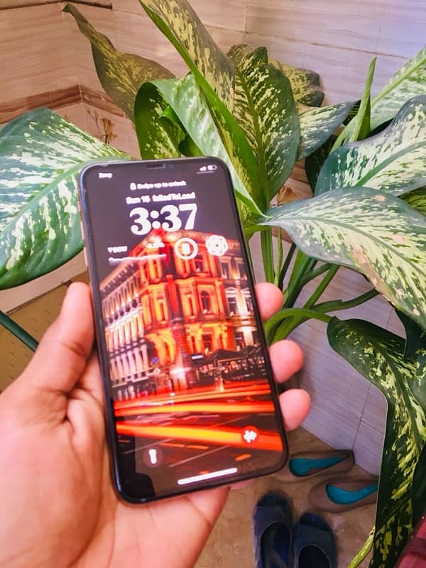 iphone xs max (PTA approved 64GB water pack ) 1