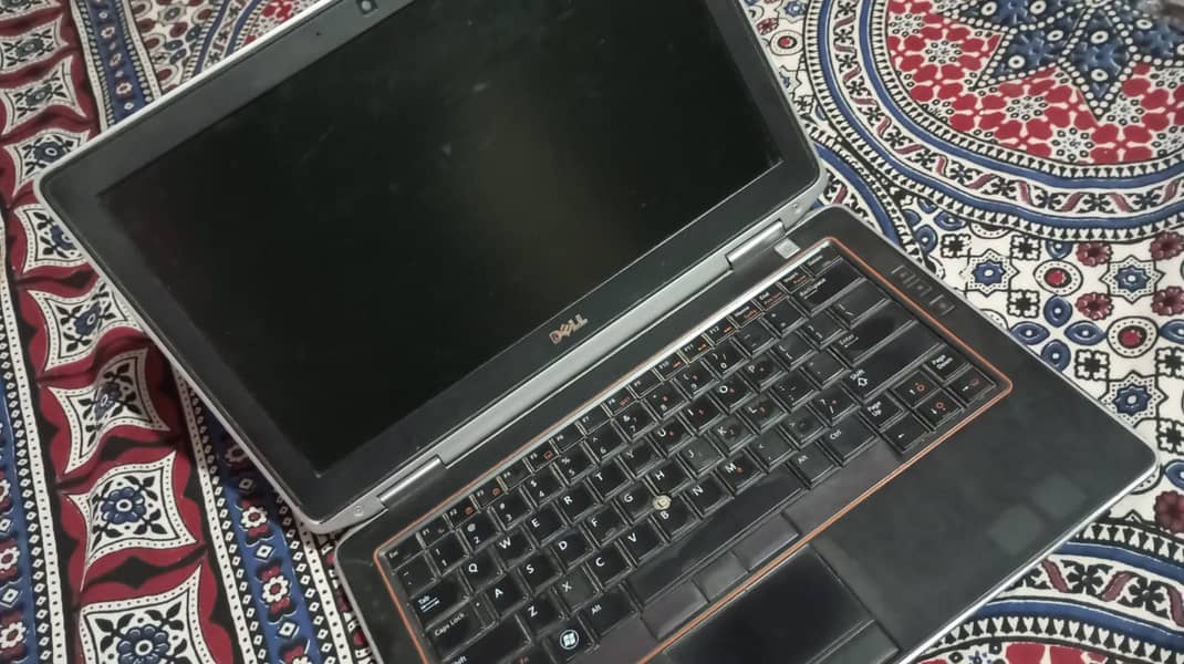 Dell Latitude E6320 2