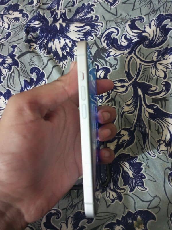 Iphone 15 128gb Factory LLA Non pta with box and cable 3