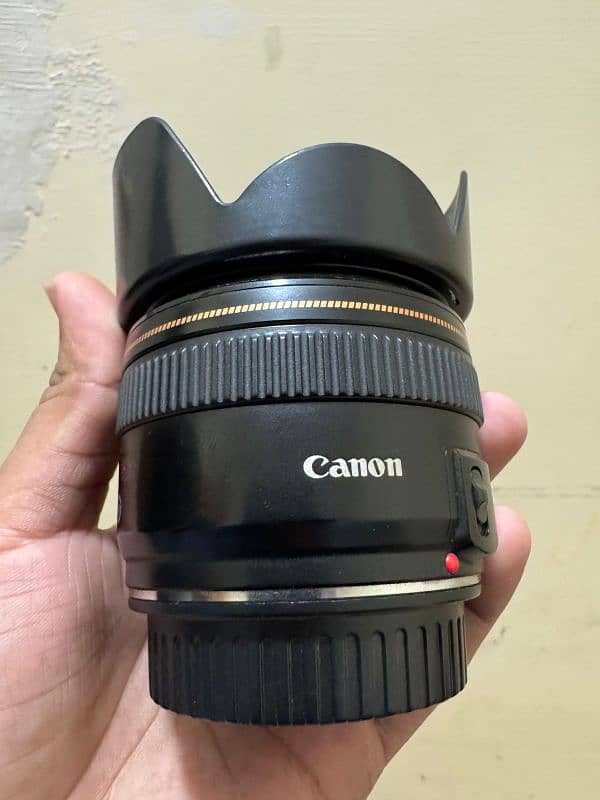 28 MM Canon full frame lense 1.8 0