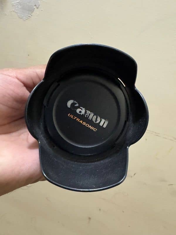 28 MM Canon full frame lense 1.8 3