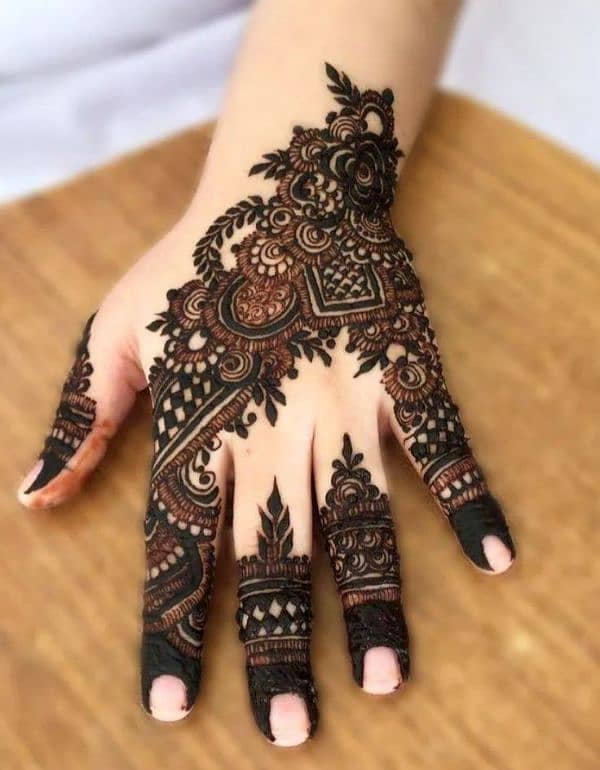 Bridal Henna Artist 4