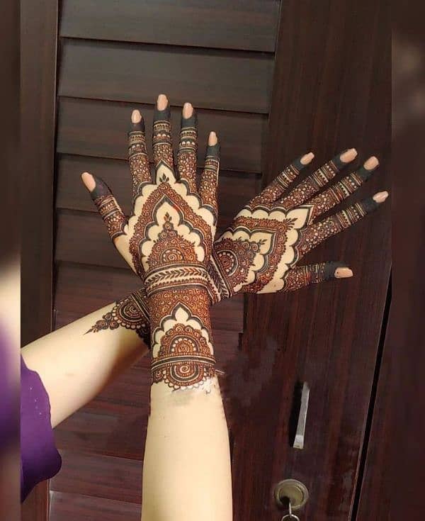 Bridal Henna Artist 7