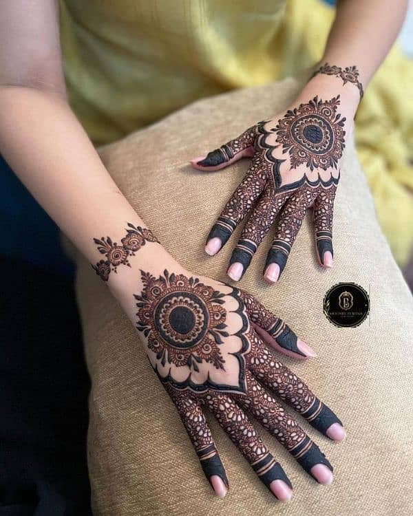 Bridal Henna Artist 9