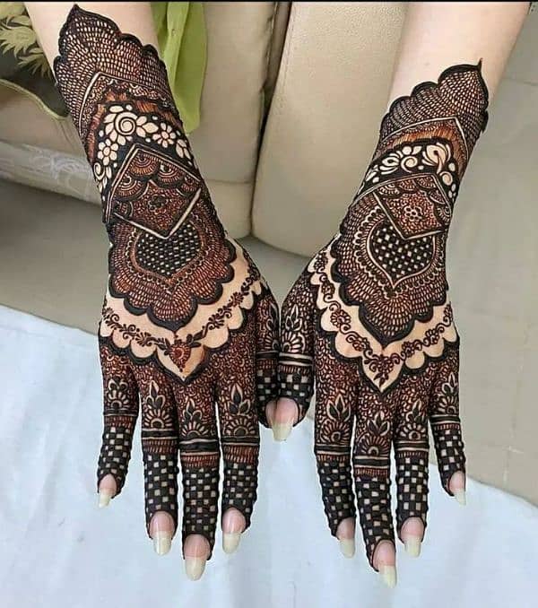 Bridal Henna Artist 10