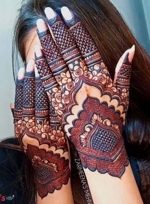 Bridal Henna Artist 11