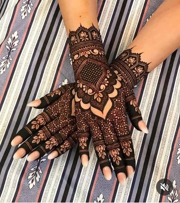 Bridal Henna Artist 12