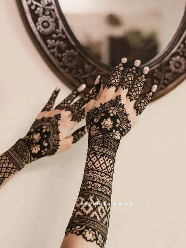 Bridal Henna Artist 15