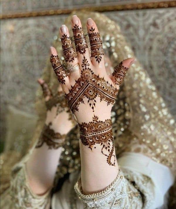 Bridal Henna Artist 16