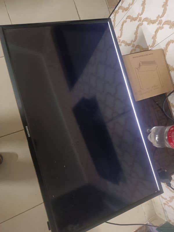 lcd Samsung original painl ka masla ha pic mai nazar aha rahi h 0