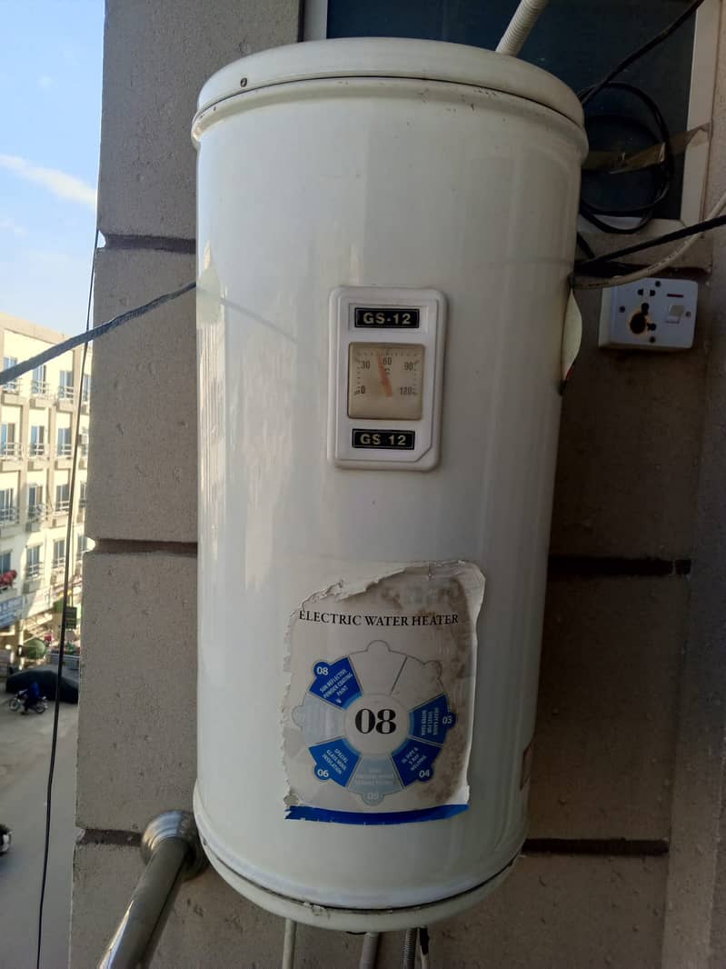 Electric Geyser 30L Just One Seson Used 0