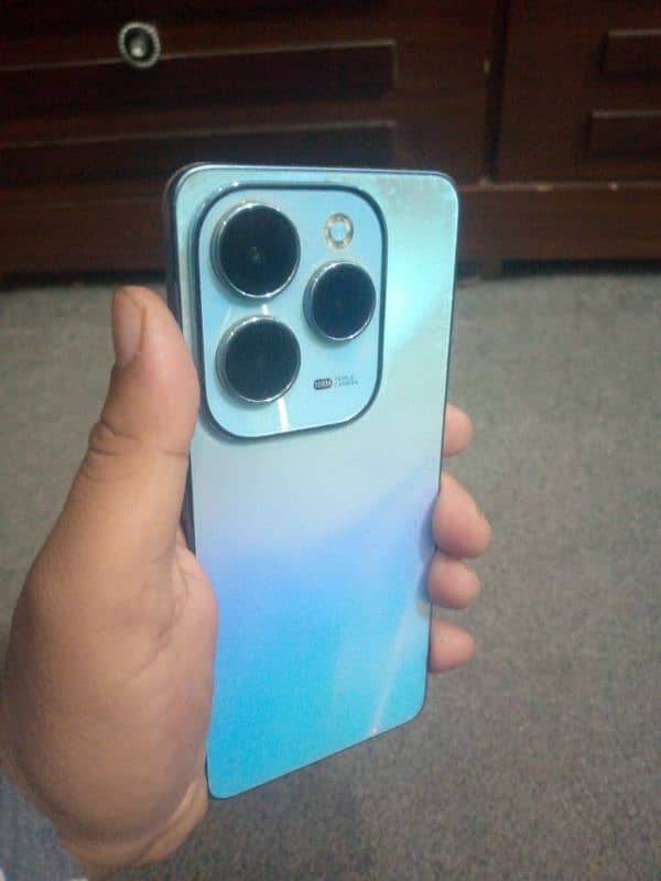 Infinix hot 40 pro 10/10 condition 1