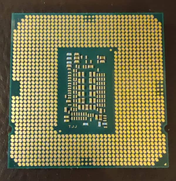 intel i5 10400 with integrated graphics processor. 2 months used 1