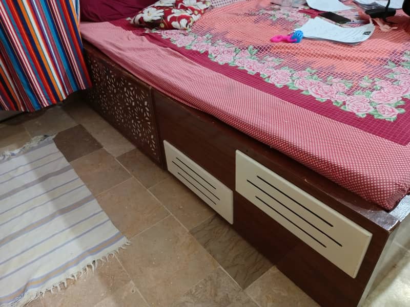 Complete bedroom set in brand new condition 1