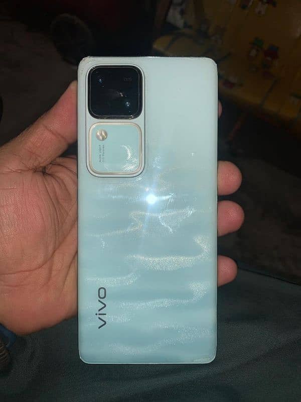 vivo v30 10/10 condition warranty 9month 15 days compete 3