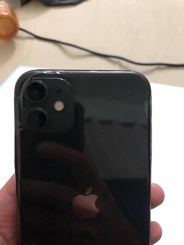 iPhone 11 10/10 condition 8