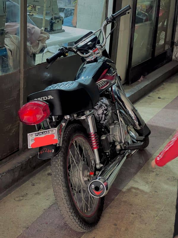 Honda 125 Black colour 0