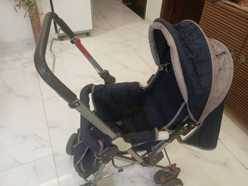 baby pram available for urgent sale 1