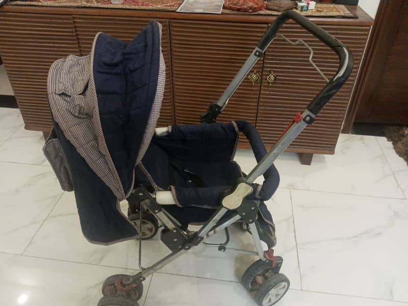 baby pram available for urgent sale 2