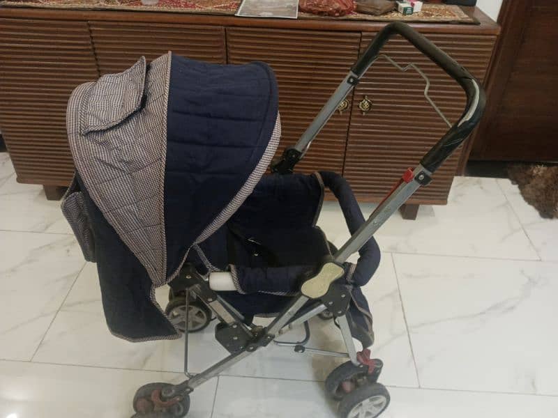 baby pram available for urgent sale 3